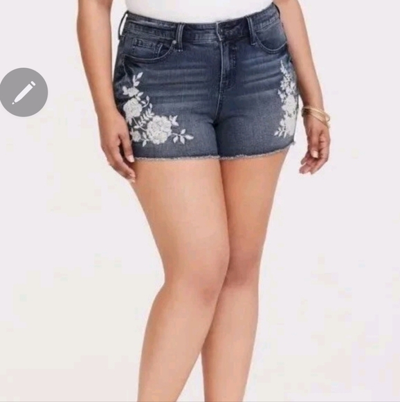 Torrid 20 Embroidered High Rise Short Short - Dark Wash - Picture 1 of 5